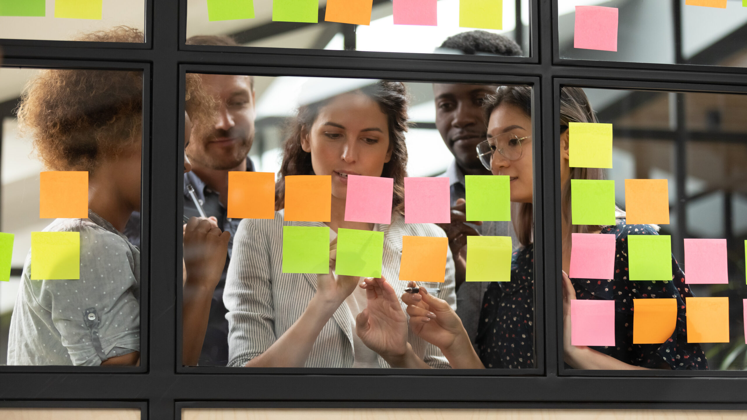 AdobeStock_303651086 Zarządzanie projektami i planowanie harmonogramu za pomocą tablicy Kanban